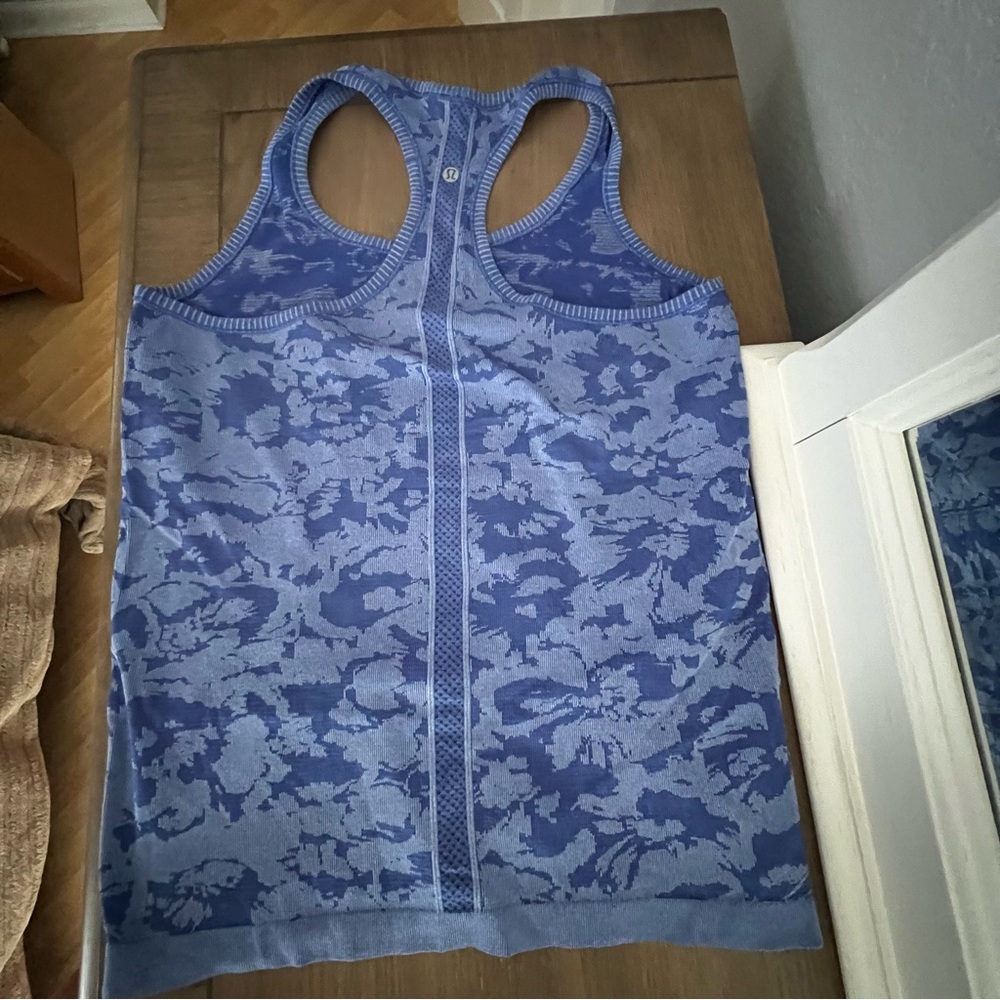 Lululemon Swiftly Tech Racerback Tank Top size 10 - Picture 2 of 3